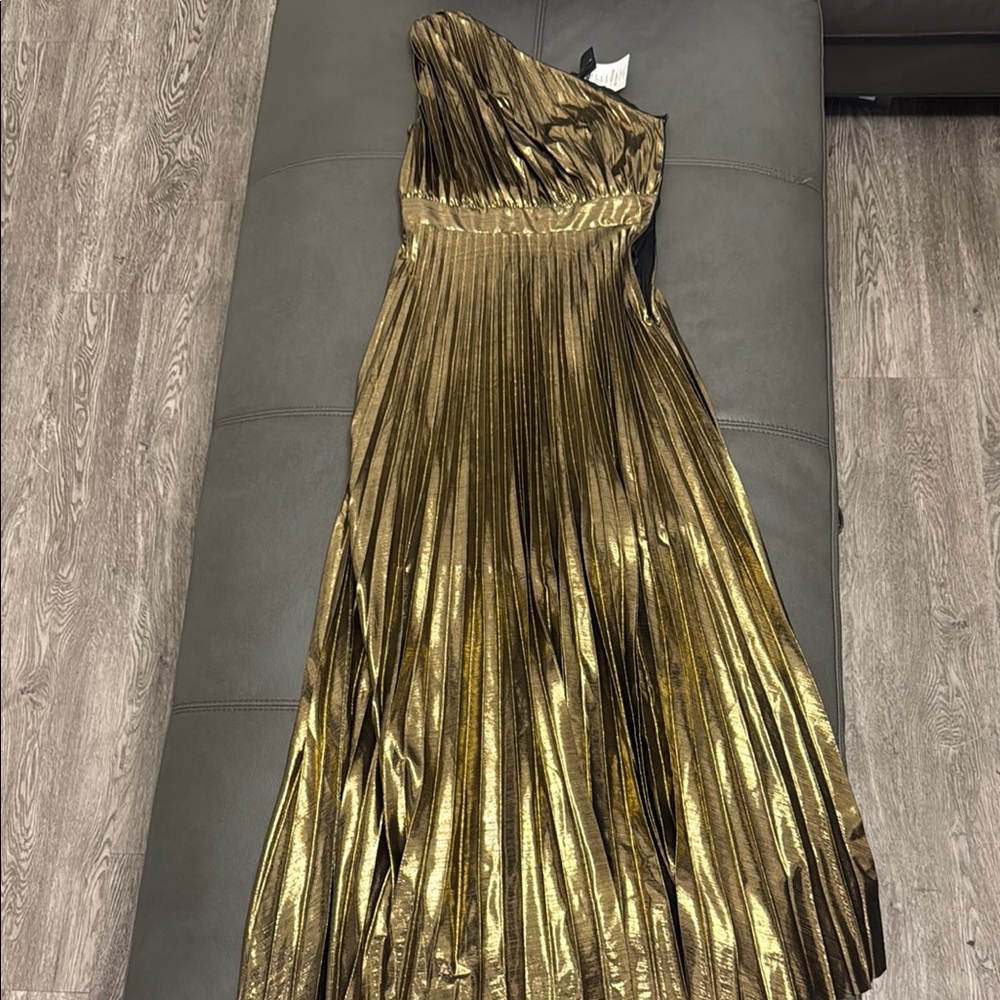 Elegant Gold One-Shoulder Dress